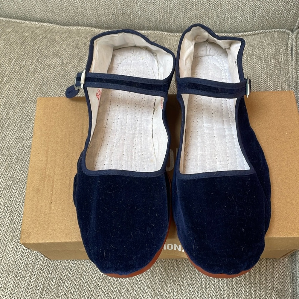 EUC Blue Velvet Classic Chinese Mary Jane/ Ballet Flats, size 38